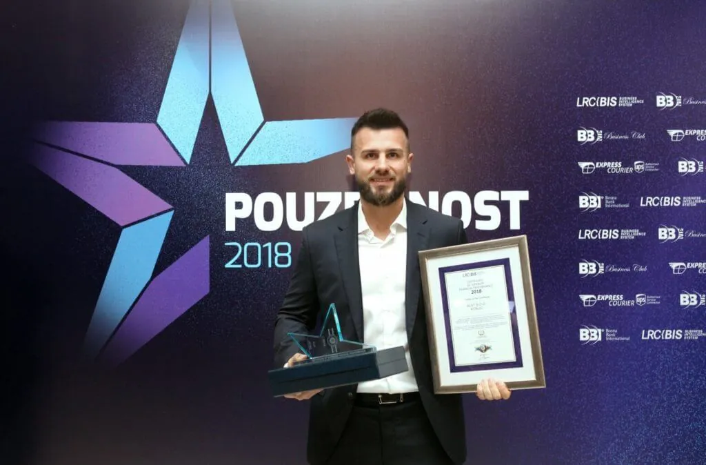 Predstavnik kompanije s nagradom i certifikatom „Pouzdanost 2018“